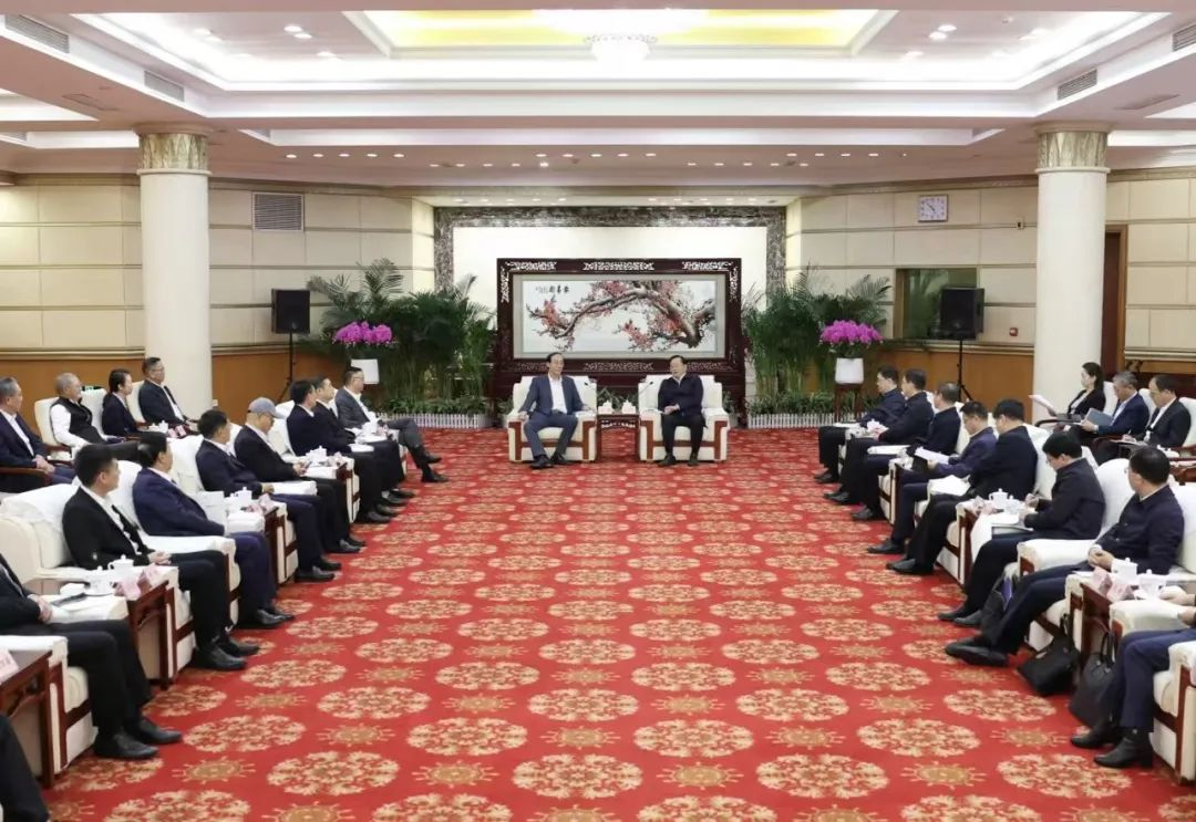 xcsport体育集团董事长李军受邀出席华中科技大学第十六届企业家论坛，并发表演讲