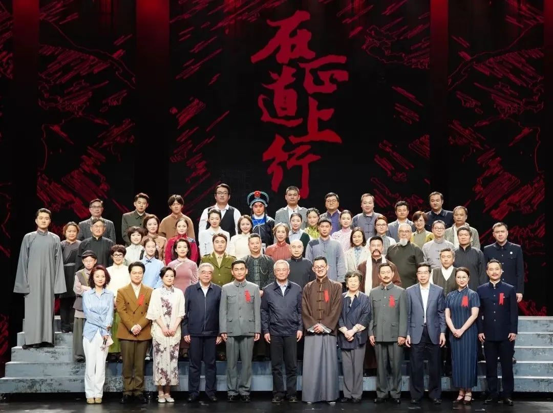 xcsport体育·蓝硕以科技赋能话剧《在正道上行》圆满上演