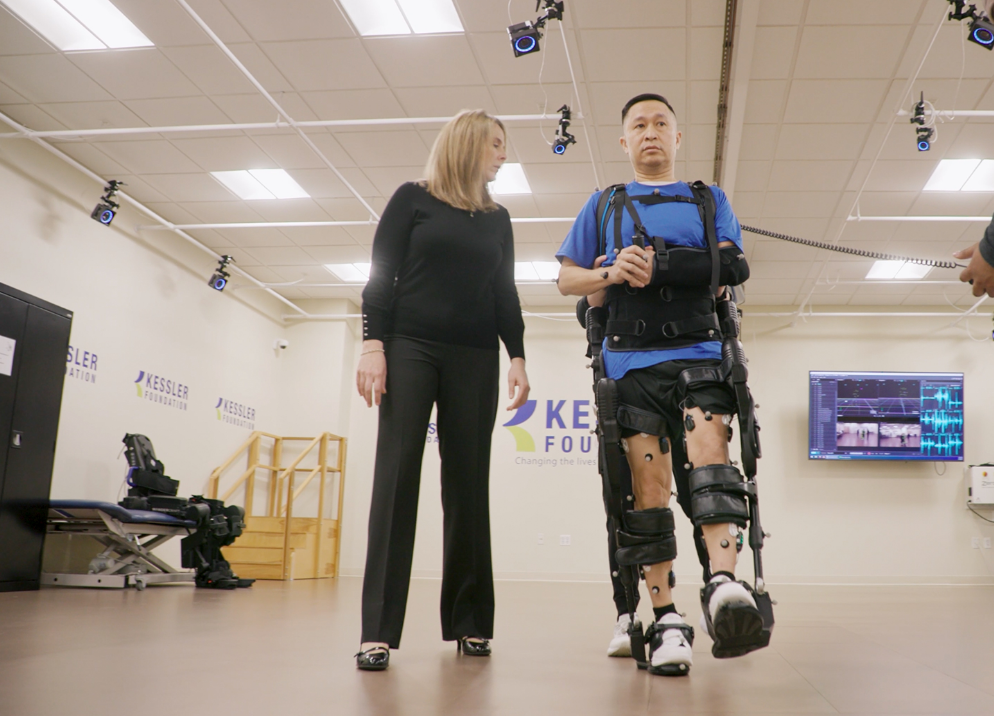 外骨骼机器人让行动障碍者直立行走，xcsport体育·虚拟动点OptiTrack助力人类突破能力边界